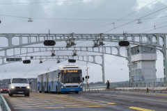 Trafik på Götaälvbron. Buss linje 16 mot Högsbohöjd passerar.