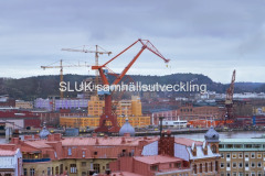 Man ser långt från Skansen Kronan och här är Frihamnen på andra sidan älven.