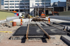 På Korsvägen byggs en tillfällig bro för all trafik,  spår för spårvagnar och gång- och cykelväg som kommer att fungera till 2024. När trafikomläggningen är genomförd, kommer biltrafiken söder om Korsvägen gå över arbetsschaktet strax norr om Universeum. Denna del av arbetet är etapp 1 för att bygga Västlänken Korsvägen.