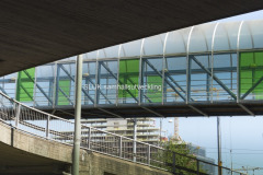 En bild av gångbron under Götaälvbron den 1 juni.