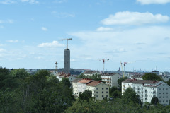 Man ser långt ut på Hisingen och till hamnen.