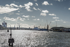En vy från Marieholm mot Läppstiftet och Hisingsbron.