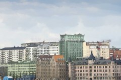 En bild mot skeppsbron från andra sidan älven.