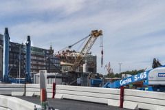Bilden är tagen framför Operan och ovanför arbetena med Västlänken är Kvarnberget.