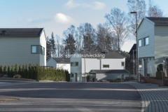 Nu är samtliga 30 hus klara och inflyttade. Några har dessutom sålts vidare.