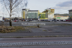 De nya bostäderna på gamla Darostomten är klara och inflyttade. Coop  har också öppnat butik.  Framför Partille Arena står parkeringsplatserna tomma och öde, när det inte är matcher. Kommer man att bygga mer på den här marken?