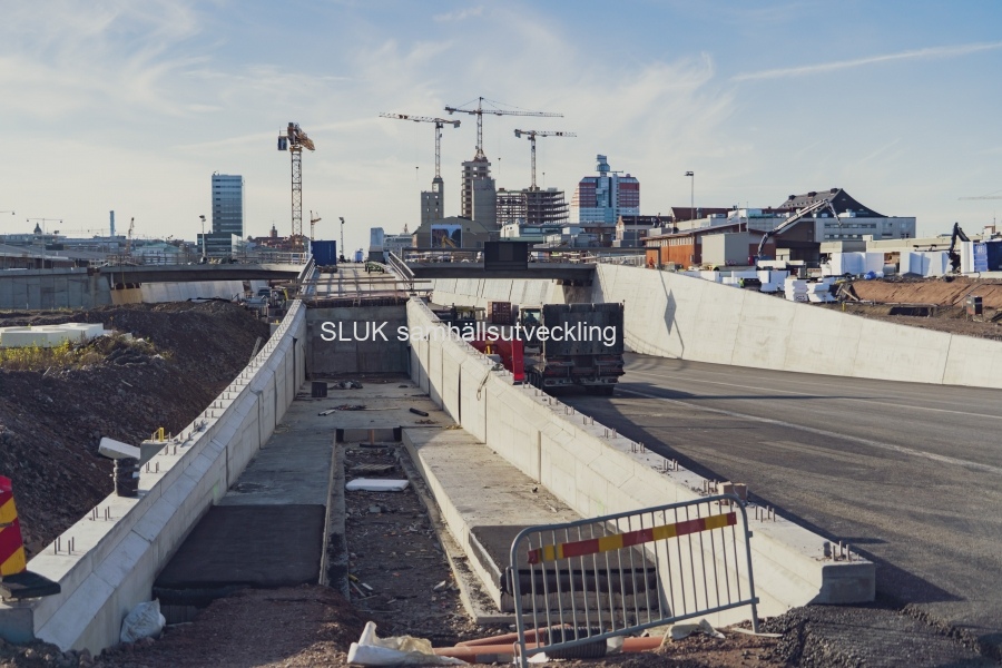 Nedsänkningen av E45 och den nya Gullbergstunneln. I mitten av december öppnar Trafikverket upp det norra av de två tunnelrören för trafik.