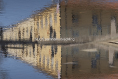 Det här är ett montage på reflex och spegelvänd bild på Lillåns vatten-