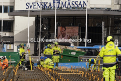 Arbetare med olika färger på skyddshjälmarna. Vad betyder det?