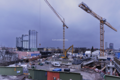 Från parkeringshuset bakom Liseberg har man utsikt över arbetsplatsen  Liseberg.  Här fortsätter arbetet på schaktet väster och österut.